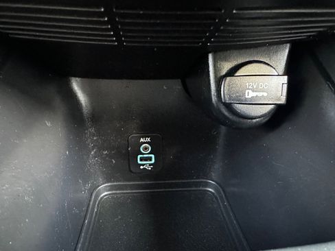 Used 2019 Dodge Journey SE image 27