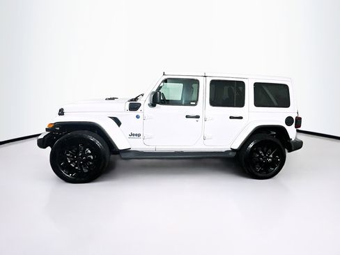 Used 2025 Jeep Wrangler Sahara image 4