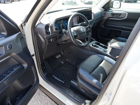 Used 2025 Ford Bronco Sport Outer Banks AWD/4WD image 15