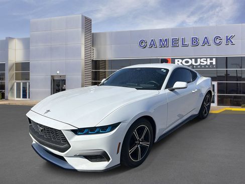 Used 2025 Ford Mustang Coupe RWD image 13