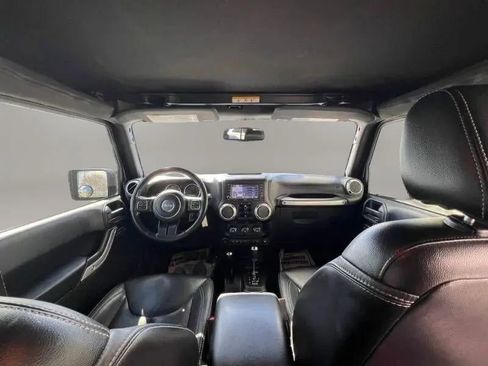 Used 2014 Jeep Wrangler Unlimited Rubicon w/ Connectivity Group AWD/4WD image 11