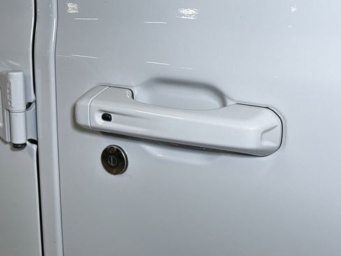 Used 2021 Jeep Wrangler Unlimited Sahara image 10