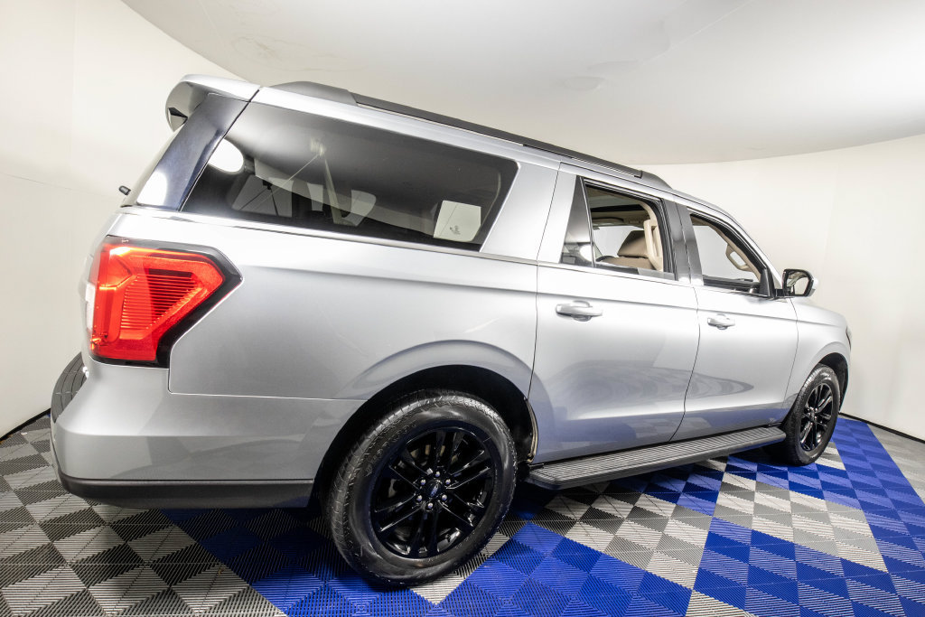 Used 2024 Ford Expedition Max XLT RWD image 4