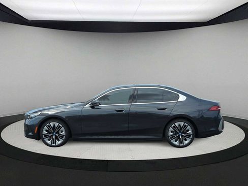 Used 2024 BMW i5 eDrive40i w/ Premium Package image 5