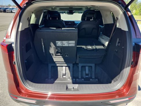Used 2023 Kia Carnival SX Prestige image 9