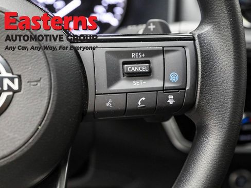 Used 2022 Nissan Rogue SV AWD/4WD image 16