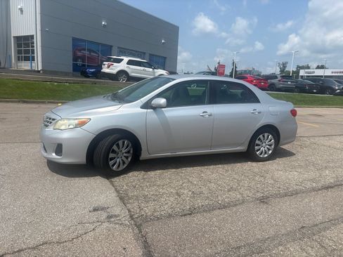 Used 2013 Toyota Corolla LE FWD image 9