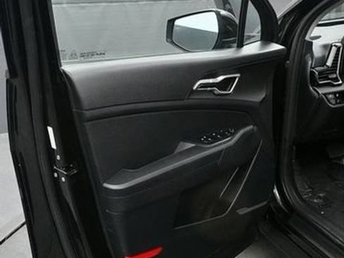 Used 2023 Kia Sportage LX AWD/4WD image 11