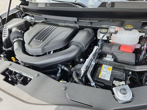 New 2025 Chevrolet Traverse LT w/ Enhanced Driving Package AWD/4WD image 15