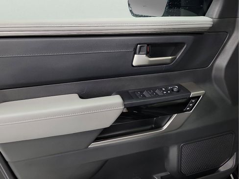 Used 2025 Toyota Tundra Limited image 12