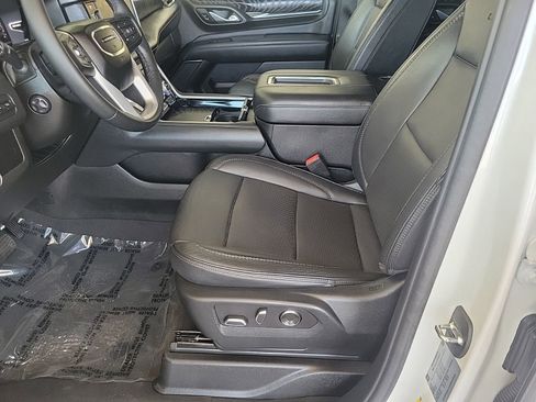 Used 2023 GMC Yukon XL Denali AWD/4WD image 12