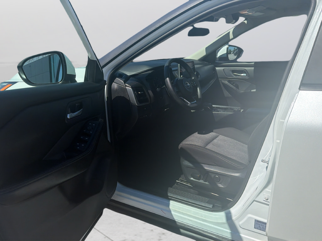 Certified 2024 Nissan Rogue SV AWD/4WD image 19