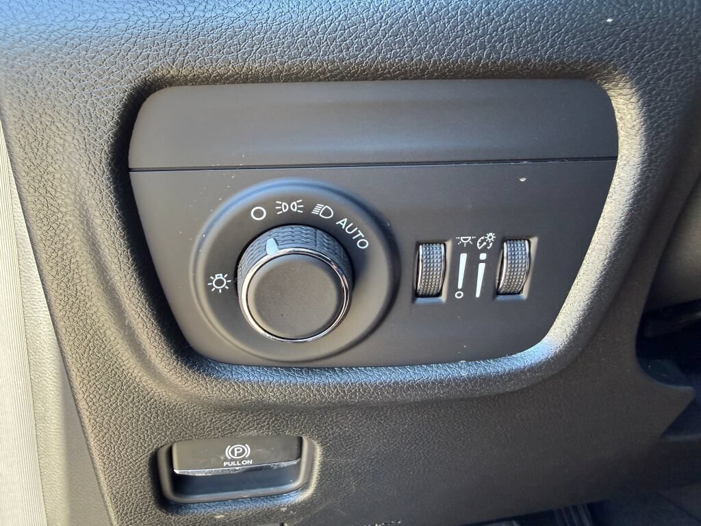 New 2027 Jeep Grand Cherokee Laredo RWD image 30