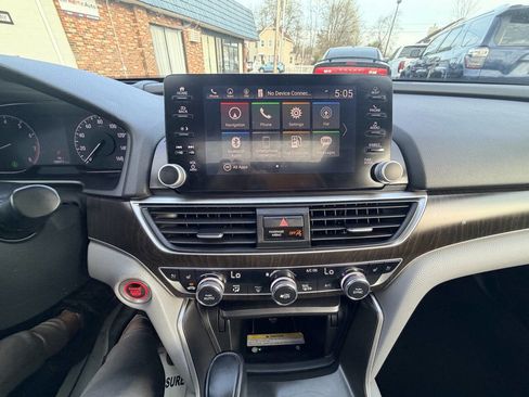 Used 2018 Honda Accord Touring image 27