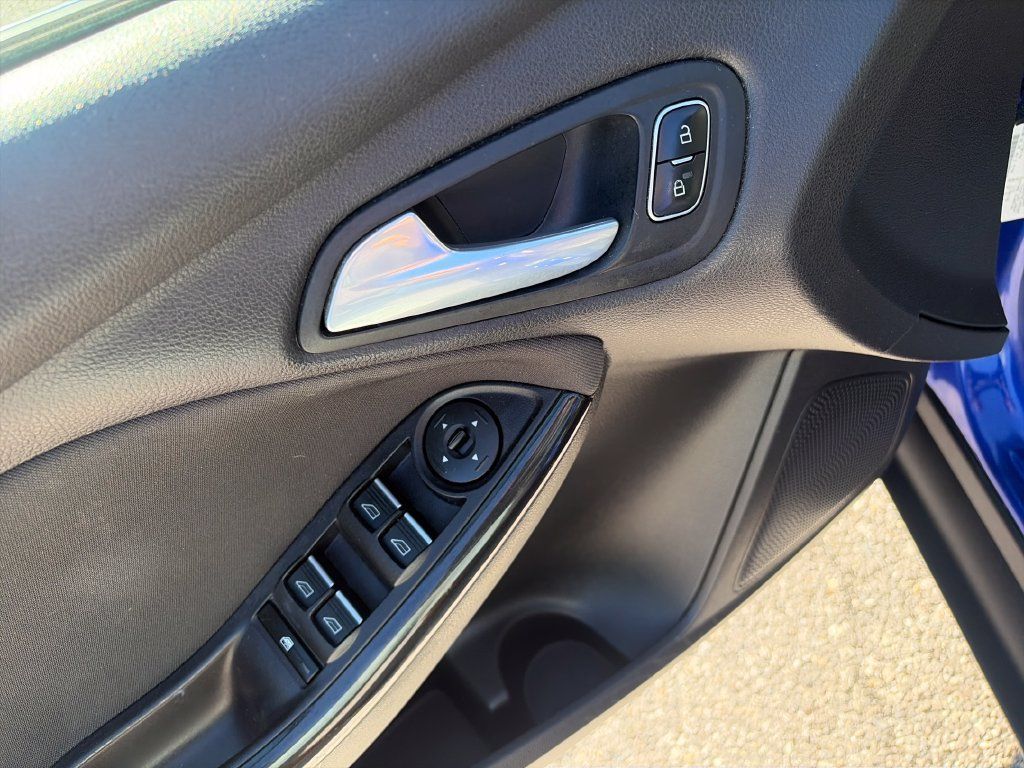 Used 2015 Ford Focus Titanium FWD image 12