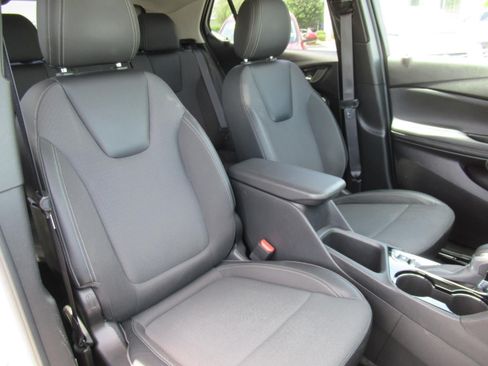 Used 2023 Buick Encore GX Preferred w/ Cold Weather Comfort Package AWD/4WD image 9