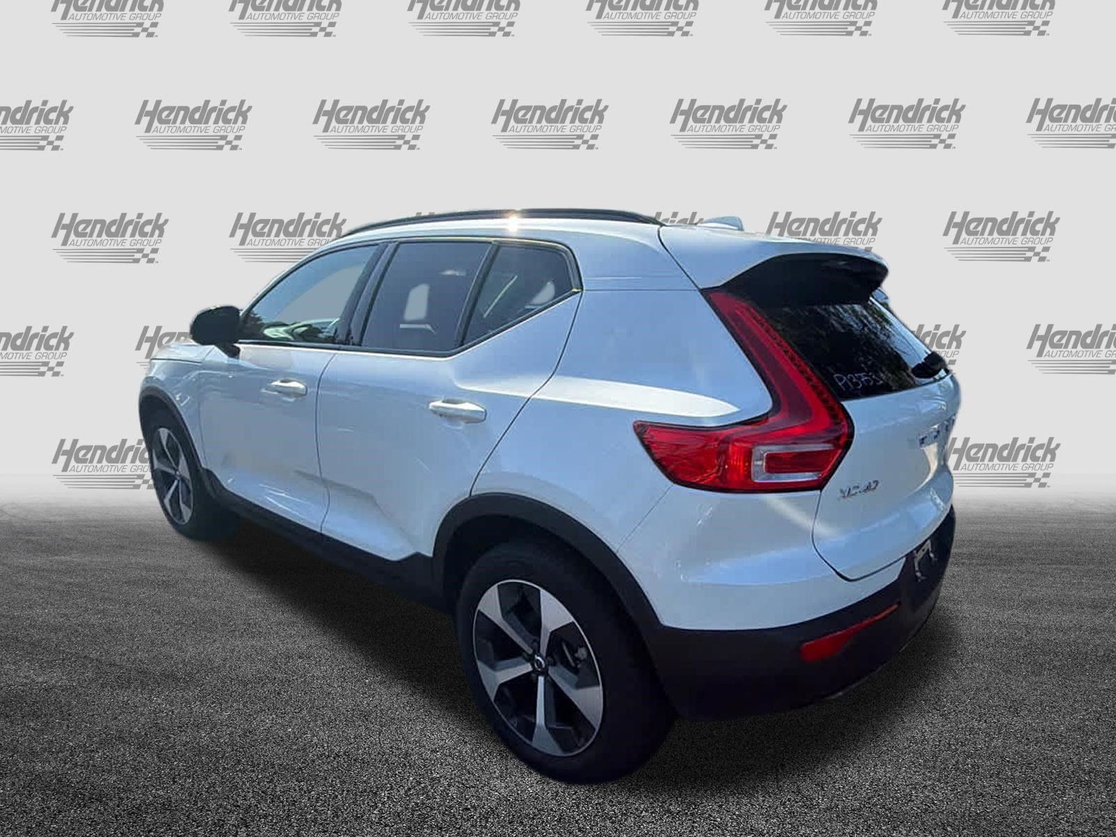 Certified 2025 Volvo XC40 B5 Plus AWD/4WD image 11