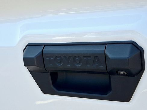 Used 2025 Toyota Tacoma TRD Off-Road AWD/4WD image 30