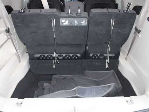 Used 2018 Chrysler Pacifica Touring Plus image 32