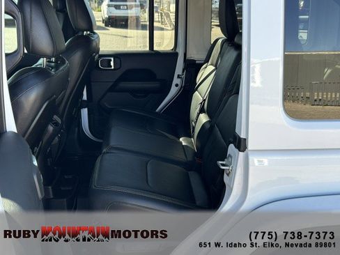 Used 2025 Jeep Wrangler Unlimited Sahara AWD/4WD image 20