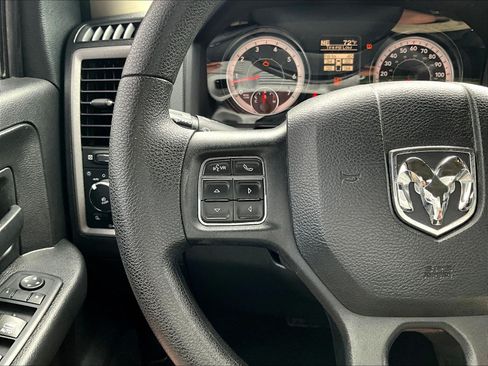 Used 2017 RAM 1500 Express RWD image 12