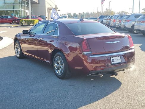 Used 2022 Chrysler 300 Touring image 8