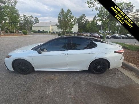 Used 2022 Toyota Camry XSE FWD image 5