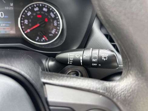 Used 2022 Toyota RAV4 XLE image 23