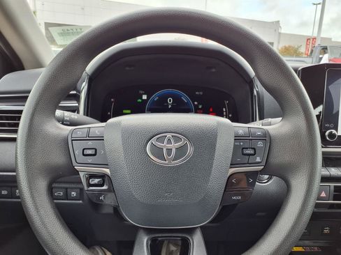 Used 2025 Toyota Camry LE FWD image 20