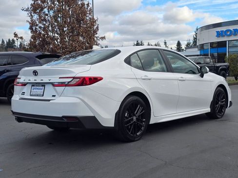 Used 2025 Toyota Camry SE w/ Convenience Package image 14