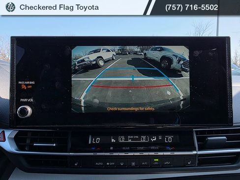 Used 2025 Toyota Sienna XLE w/ XLE Plus Package image 16