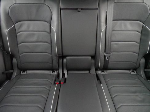 Certified 2024 Volkswagen Tiguan SEL R-Line image 13