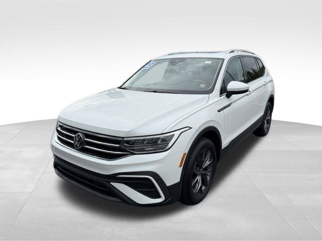 Used 2023 Volkswagen Tiguan SE w/ Panoramic Sunroof Package AWD/4WD image 3