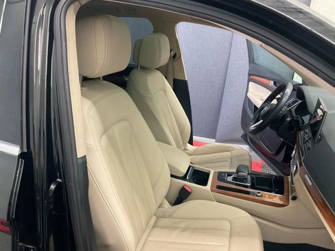 Used 2021 Audi Q5 2.0T Premium w/ Convenience Package image 12
