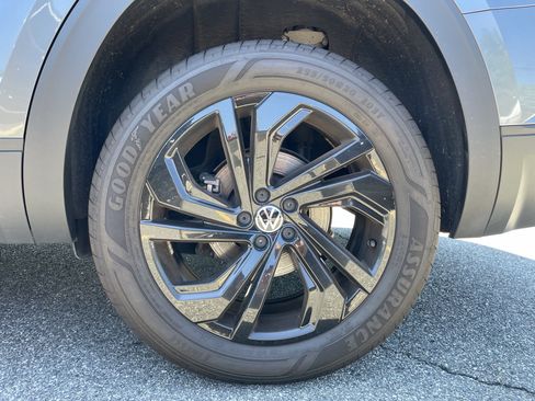 Used 2023 Volkswagen Atlas SE w/ Black Wheel Package AWD/4WD image 10
