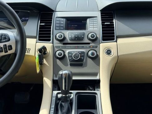 Used 2018 Ford Taurus SE FWD image 17