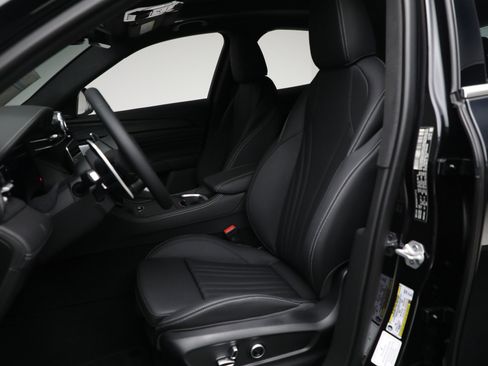 New 2025 Maserati Grecale GT image 15