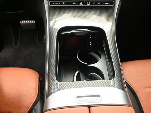 Used 2025 Mercedes-Benz GLC 300 image 13