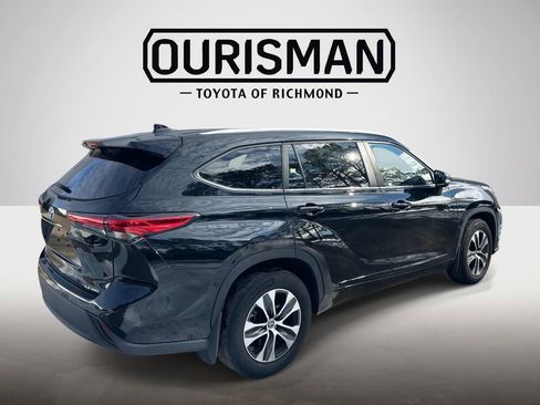 Used 2023 Toyota Highlander XLE image 4