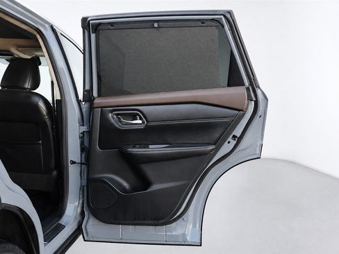 Used 2022 Nissan Rogue Platinum w/ Head-Up Display Package FWD image 13