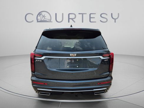 Used 2020 Cadillac XT6 Premium Luxury FWD image 4