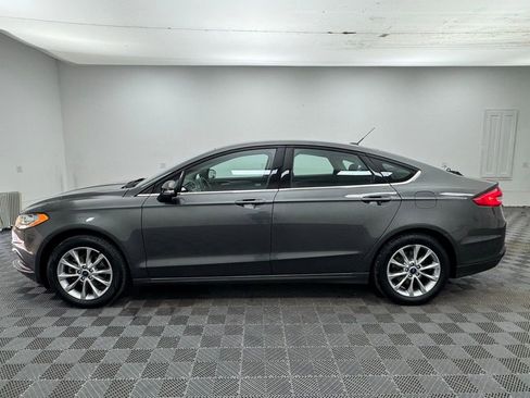 Used 2017 Ford Fusion SE image 11