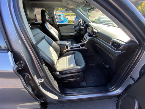 Used 2022 Ford Explorer XLT w/ Equipment Group 202A image 16