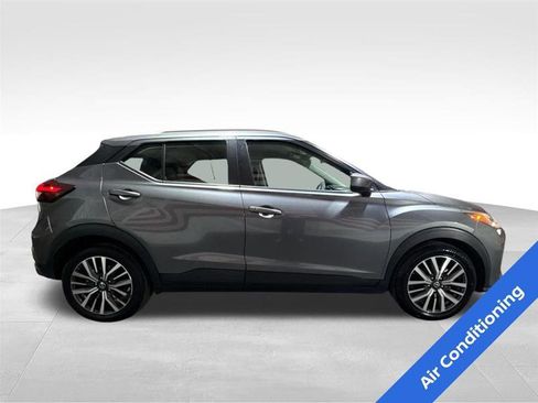 Used 2021 Nissan Kicks SV image 4