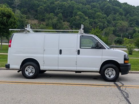Used 2019 Chevrolet Express 2500 w/ Driver Convenience Package RWD image 4
