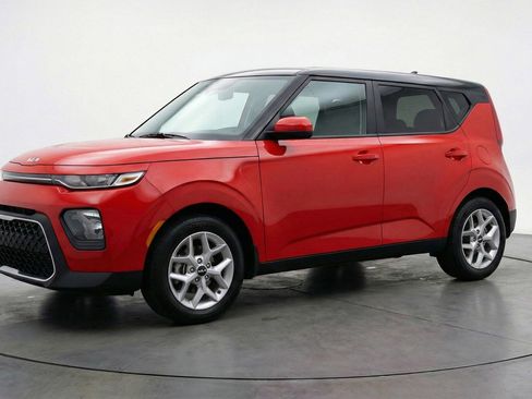 Used 2025 Kia Soul LX w/ LX Technology Package image 3