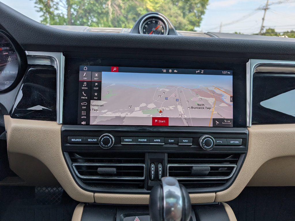 Used 2020 Porsche Macan AWD/4WD image 30