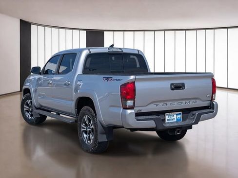 Used 2018 Toyota Tacoma TRD Sport RWD image 8