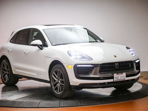 Certified 2025 Porsche Macan Turbo AWD/4WD image 9