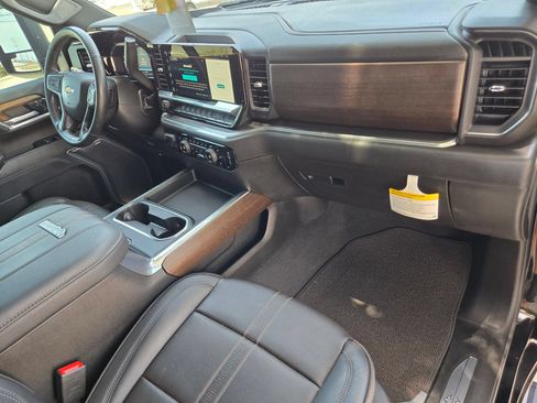 Certified 2025 Chevrolet Silverado 2500 High Country w/ Z71 Off-Road Package AWD/4WD image 24